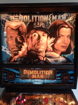 Demolition Man, flippermaskine, God, 

Flot original Williams Demolition Man pinball med (næsten) en