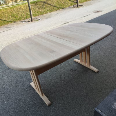 Spisebord, Bøgtræ, b: 100 l: 153, 72 cm H
Det er blevet slebet ned står som nyt
medfølger en tillægs