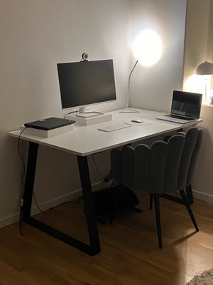 Skrive-/computerbord, b: 140 d: 80, 140 x 80 cm bordplade med dertilhørende bordben (nypris: 1699 kr