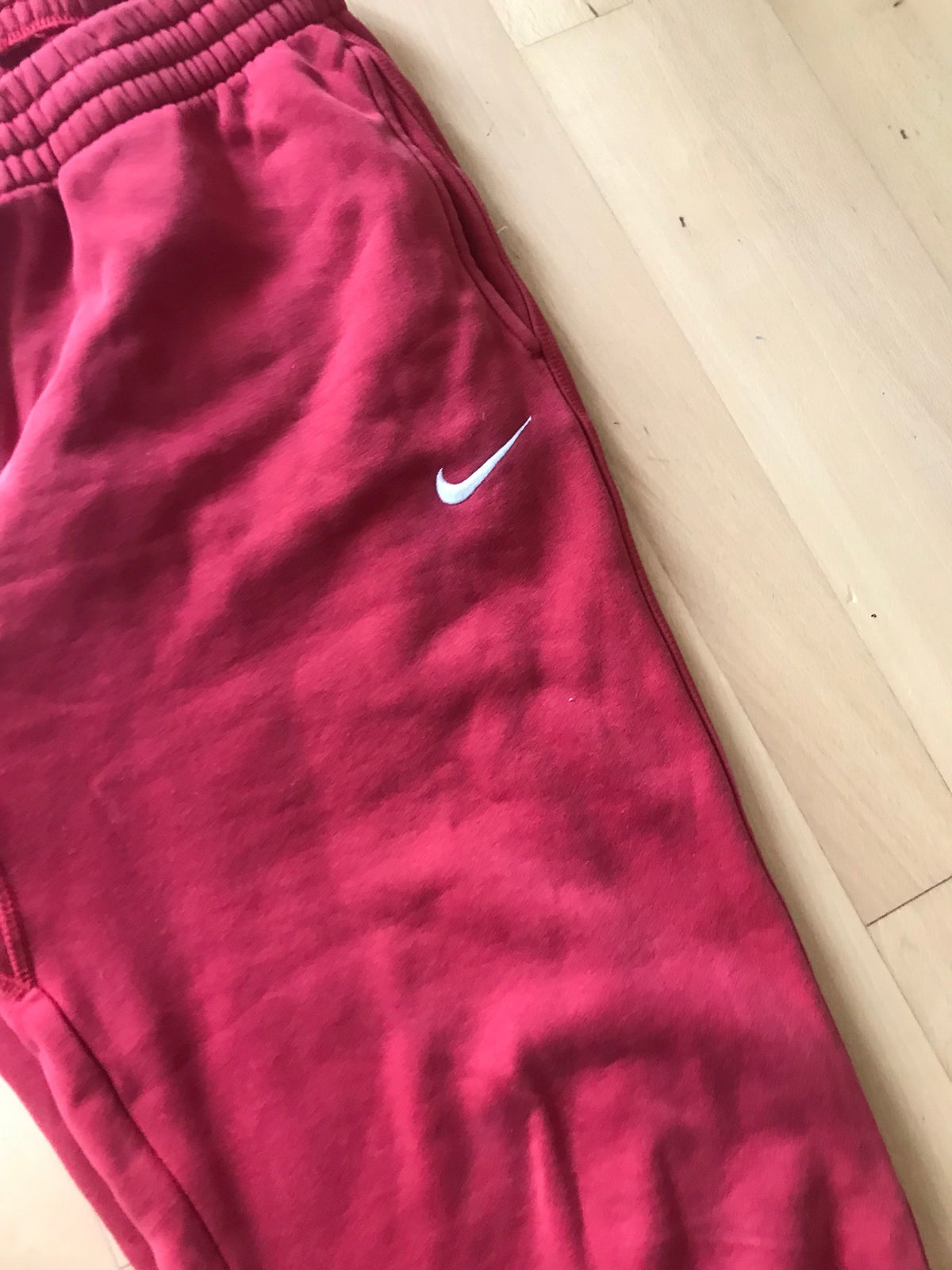 Andet, Sports bukser Nike rød – dba.dk Køb og Salg Nyt og Brugt