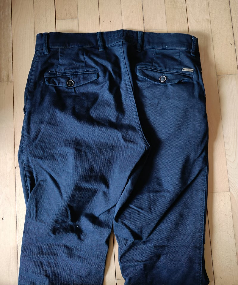 Chinos, Young William, str. 42