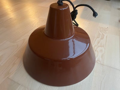 Lampeskærm, Louis Poulsen Værkstedslampe, Flot emaljeret brun kun lidt i kanten - ses ikke
35 cm i d