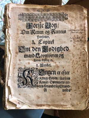 Bøger og blade, LovBog m.kommentarer i margenen, Sjældent eksemplar af Christian 5. Danske Lov. 
Uin