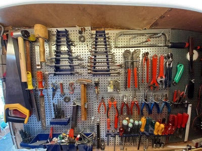 Andet håndværktøj, diverse, Alt forskelligt værktøj sælges. se billede bl.a. båndsliber, stiksav og 