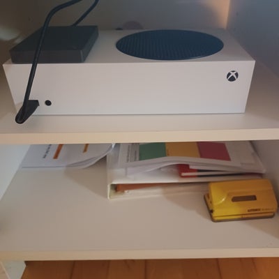 Xbox Series S, Perfekt, med 1 tb ekstern harddisk og 2 controllere