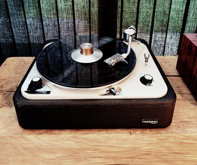 Pladespiller, Thorens, TD 135 MK ll, God, Thorens TD 135 MK II 
Bygget i 1965.

Den delte den samme 