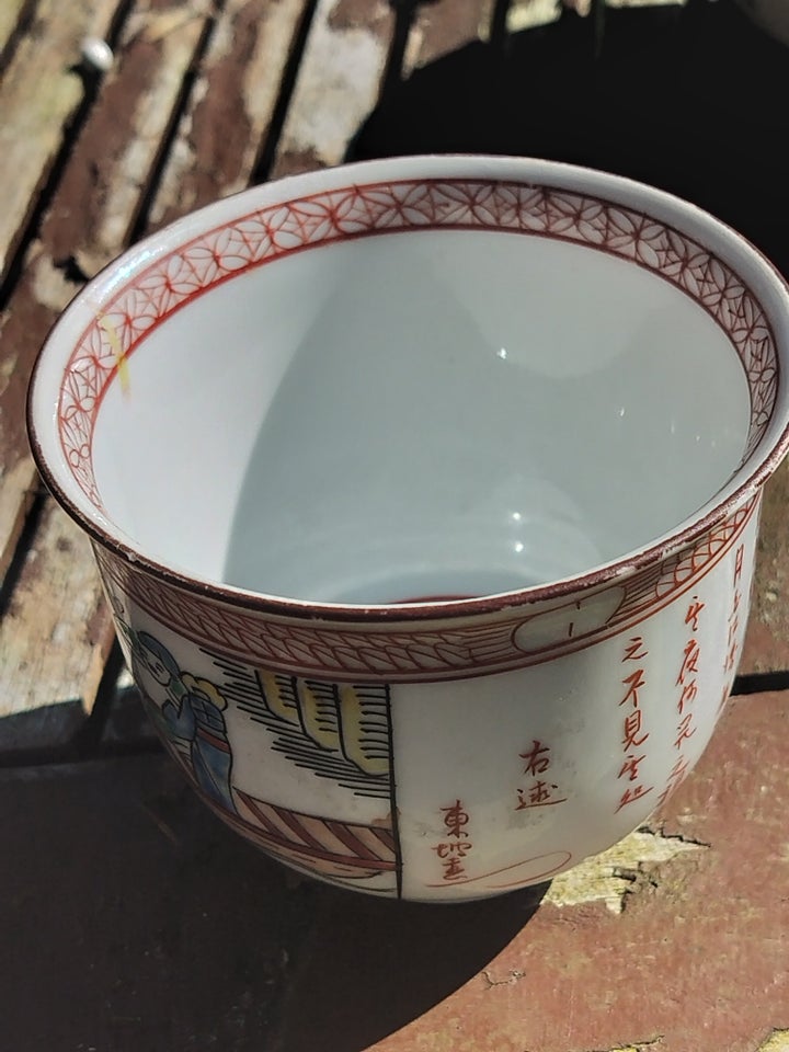 Porcelæn, Japansk te kop med kalligrafi