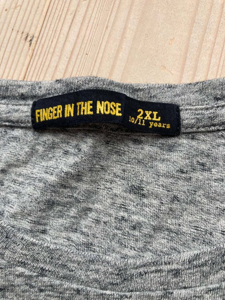 T-shirt, ., Finger in the nose