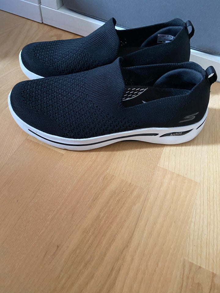 Kondisko, str. 40, Skechers