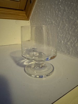 Glas, Portvinsglas, 12 Portvins glas af samme som på billedet.

Højde: 8 cm - Diameter 5,5 cm

Send 