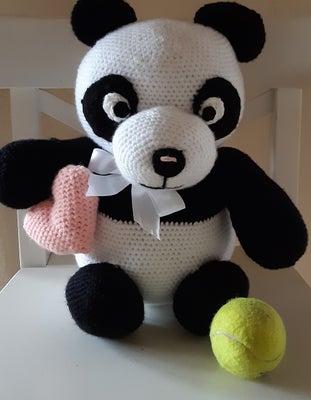 Panda hæklet, Hjemme lavet, Denne panda er lavet af acryl og uld og vat som fyld og er helt ny Den e