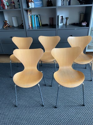 Arne Jacobsen, stol, Børne stol 3107  3177, Et sæt på 5 stk aj børne syverstol i bøg,

2000kr samlet