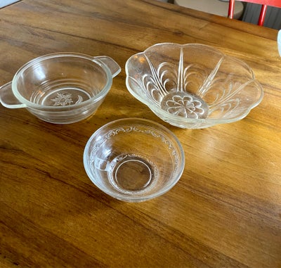 Glas, 3 skåle , Samlet 10kr, SENDES IKKE