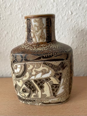 Fajance, Vase, Royal Copenhagen, Baca vase i pæn stand.
Er ca 13,5 cm H
Har nr 719 - 3207
Prisen er 