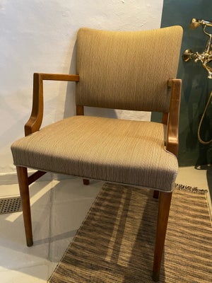 Stol, Flot og velholdt lænestol m. armlæn fra 60’erne. God siddekomfort og flot polstring. Fine mess