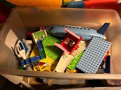 Lego Duplo, Sælger blandet duplo til dreng og pige. Det fylder ca 2 x 90 liters kasser. Kasserne med