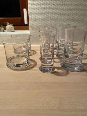 Glas, Drikkeglas, No 5 fra holmegård, Design per lytken
2 sjusglas kr 100
3 vandglas kr 60    SOLGT
