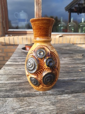Keramik, Vase, fossilt motiv, brun/beige/grøn, mrkt.: 84 17, West Germany / Bay, ca. 17 cm høj.

Vas