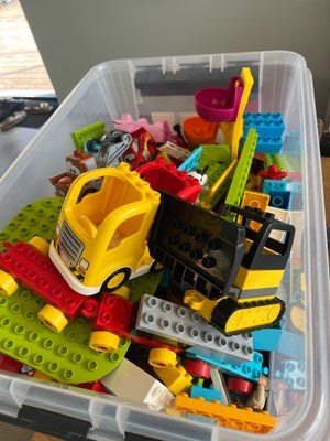 Lego Duplo, Alt muligt, biler, tog, klodser, dyr og mene sker, En masse blandet Dublo. Mine børn leg