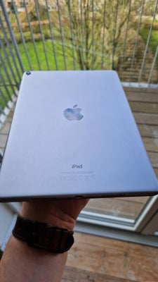 iPad Pro 2, 64 GB, sort, God, Fin iPad Pro 10.5 2. Gen fra 2017.
Fejler intet, holder fint strøm.

S