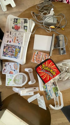 Nintendo Wii, God, Wii med del hele og mange spil i en cd kuffert.
Der er også trænings platformen m