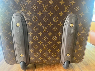 Trolley, Louis Vuitton , b: 40 l: 20 h: 60, Fin kuffert af ældre dato. Standen er fin, dog med enkel