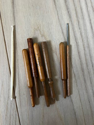 Hækling, Hæklenåle, Samling af gamle hæklenåle - 1 hæklenål i ben og 6 hæklenåle i træ (små i større