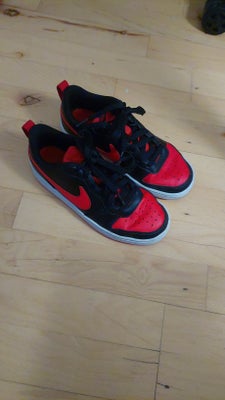 Sneakers, str. 36, Nike, drenge, Nike sko rød og sort fra ny 600kr de ik blev brugt særlig meget str