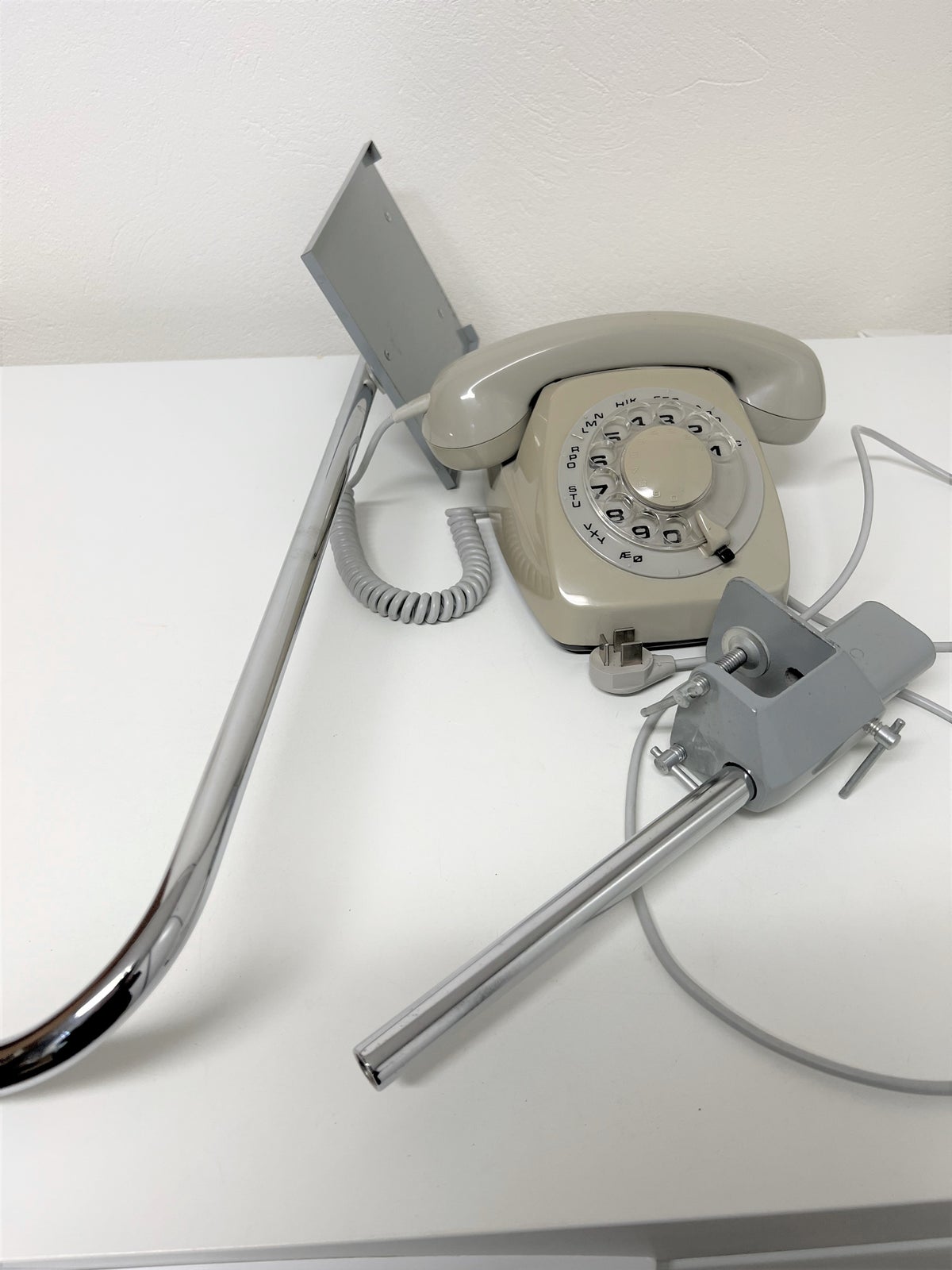 Bordtelefon, Kirk 73D, Retro med svingarm