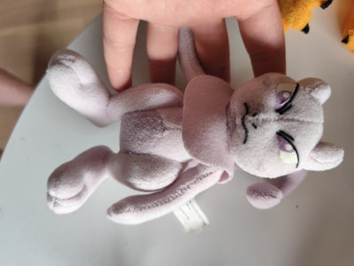 Bamser, Mewtwo fra Pokemon, Har lidt slidt i ansigt