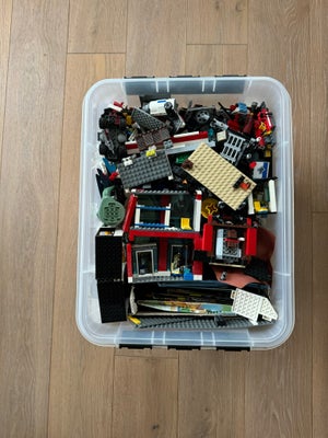 Lego andet, Blandet Lego ca. 12 kg 
Masser af samlehæfter følger med 

Kom gerne med et bud