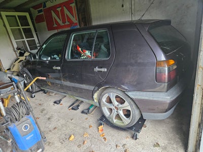 VW Golf III, 2,8 VR6, Benzin, 1992, lillametal, ABS, 5-dørs, centrallås, startspærre, servostyring