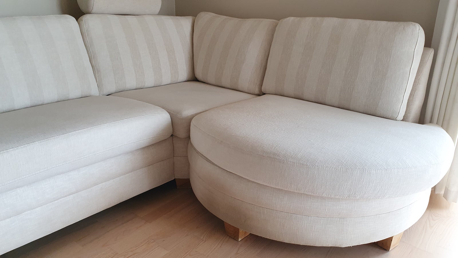 Sofa med højrevendt chaiselong