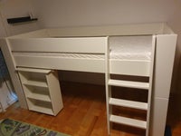 Halvhøj seng, Seng med skrivebord og trappe, b: 114 l: 207