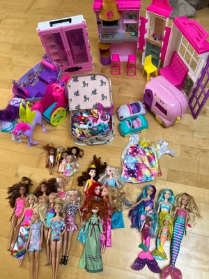 Barbie, Barbie, Stor Barbie pakke sælges, som er det nyeste nye Barbie. Det er brugt begrænset.
Der 