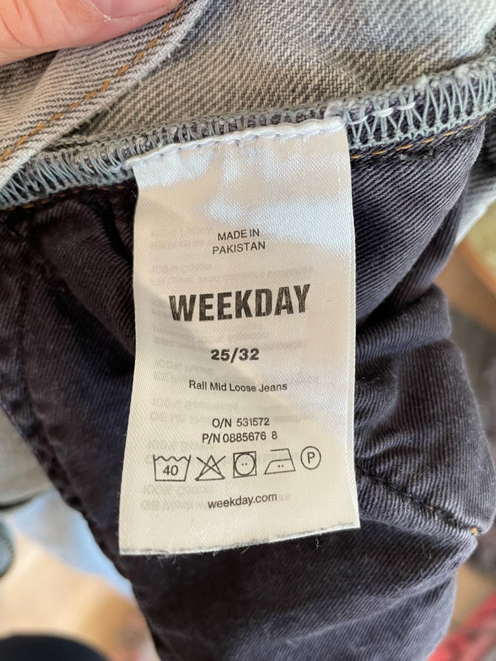 Jeans, Weekday, str. 25