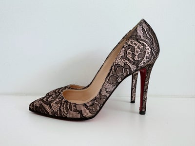 Stiletter, str. 36, Christian Louboutin ,  Sort,  Silke og læder ,  Næsten som ny, Pumps stiletter f