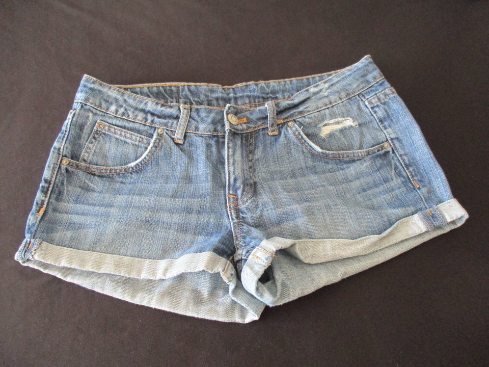 H and m divided hot sale shorts