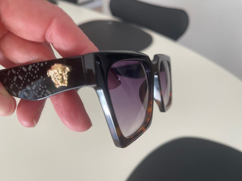 Solbriller dame, Versace – – Køb og Salg af Nyt Brugt