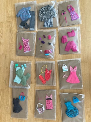 Barbie, Barbie og Ken tøj og accessories.

Pæn stand. Fra røg og dyrefrit hjem.

15 kr per pakke

Af