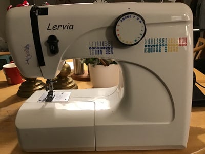 Symaskine, Lervia symaskine, Kører godt, enkel og nem at betjene