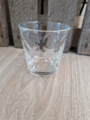 Glas, Vandglas, Fine nye vandglas i krystal artig mønster.
De er nye og aldrig brugte. 

Der er 3 pa