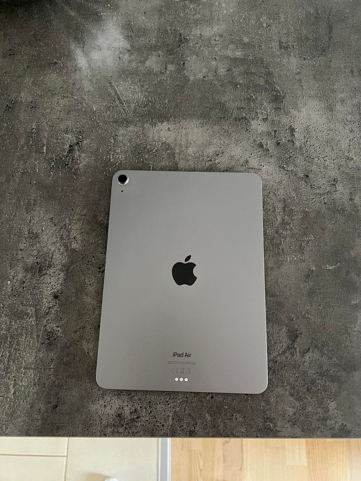 iPad Air 5, 64 GB, sort