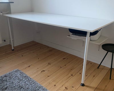 Skrive-/computerbord, Ikea, b: 175 d: 75 h: 75, Fin og funktionel bordplade (mener den er fra Ikea) 