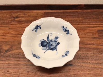 Porcelæn, Asiet, Royal Copenhagen, Blå Blomst Flettet af Royal Copenhagen.

Asiet. nr.: 8009