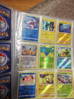 Samlekort, Pokemon, 240 forskllige kort med mappe
Sælger samlet for 170kr