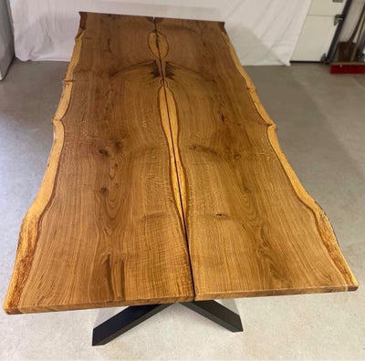 Spisebord, Ege plankebord, b: 105 l: 225, Plankebord med 2 massive egeplanker, 40 mm
Plankerne er sp