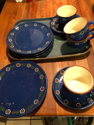 Keramik, 4 sæt kopper, underkop + tallerken, 4 sæt 125 kr
1 sæt 50 kr
lige til en hyggekaffe i somme