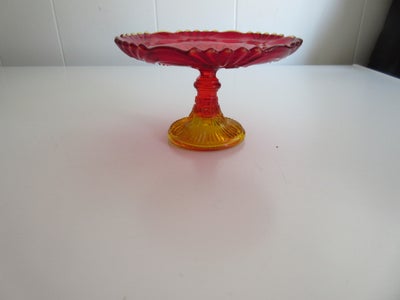 Glas, Opsats, Fyens Glasværk, 
Mål: Diameter 15 cm. højde 9 cm.
Farve: Rød og Gul
Rød skål og gul st