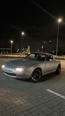 Mazda MX-5, 1,6, Benzin, 1996, km 220000, sølvmetal, aircondition, ABS, 2-dørs, service ok, 15" aluf